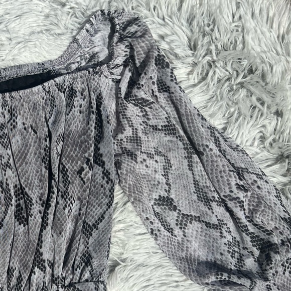 NWOT • Express Top - Picture 9 of 9